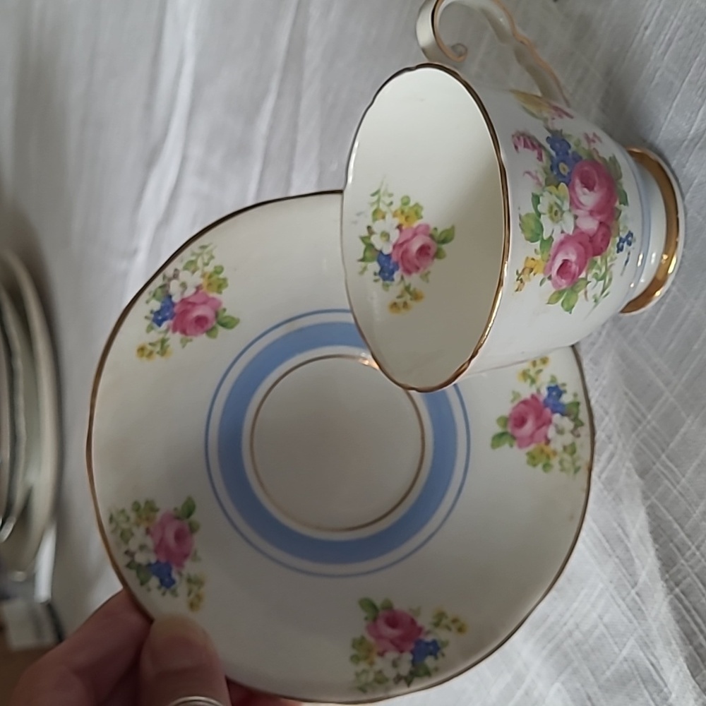 Royal Stafford teacup and saucer - Picture 6 of 6